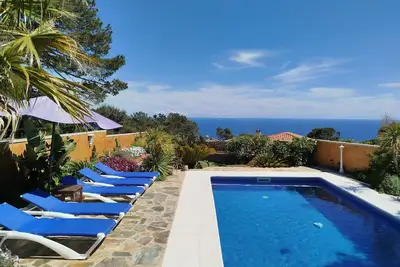 Image de Belle villa de vacances avec magnifique vue sur mer et montagne