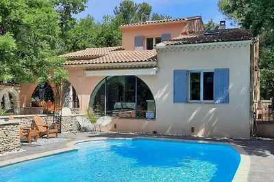 Image de Villa provençale 215 m2, 5 ch, clim, piscine, grand jardin, l'Isle sur Sorgue