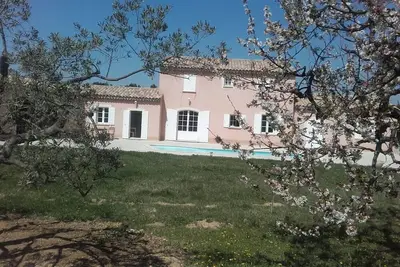 Villa Standing 300 M2 - 4 Chambres Dans  Monts De Vaucluse  Nditruffe
