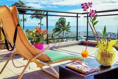Image de Magnifique appartement avec vue panoramique 180° sur St Denis et sa baie