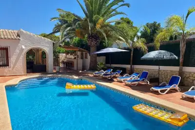 Image de Superbe villa avec piscine privée, A/C, WiFi, 10 couchages, proximité plages