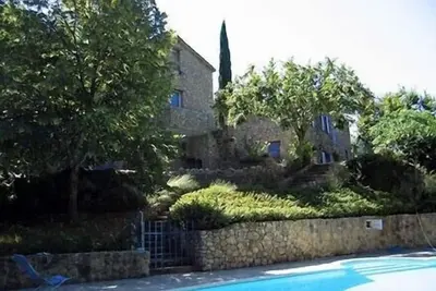 Image de Bergerie provençale, cadre calme, verdoyant, piscine ouverte 16 mai-12 septembre