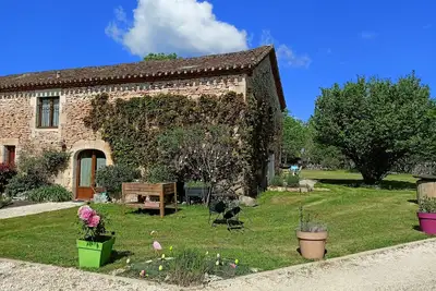 Image de \"Grand Cahors - Family gîte for 6 people with swimming pool and paddling pool