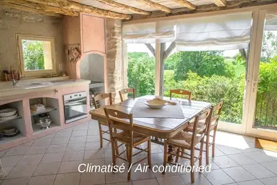 Image de A 5 mn d'Albi, la Vieille Maison, charme, climatisation, piscine chauffée.