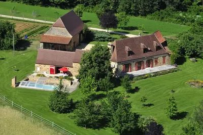 Image de Ferme Rénovée Avec Piscine