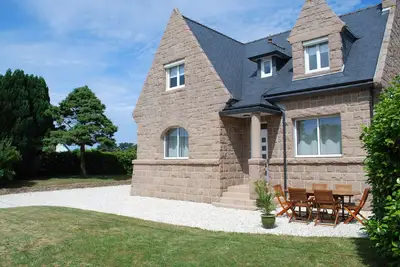 Image de Maison spacieuse entièrement rénovée sur la côte de granit rose (Côtes d'Armor)