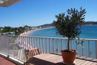 Image de Appartement situe en bord de plage avec superbe vue panoramique sur mer