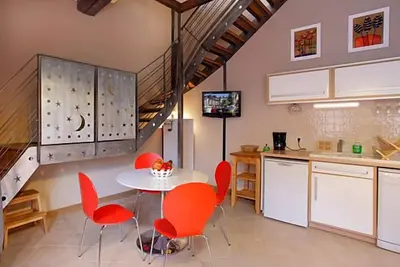 Image de Triplex in character house 2 steps from the Vieux Bassin and salt granaries