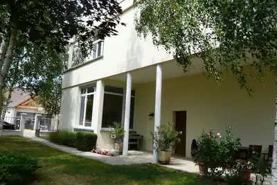 Image de Maison avec piscine chauffée, à 8 km de Fontainebleau et 80 km de Paris