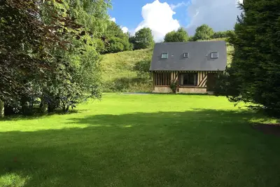 Image de Jolie Maison Normande, décoration raffinée, parc arboré, 20 min de Deauville