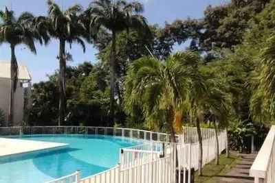 Magnifique F4 Standing Renove Dans Residence Avec Piscine Et Parc