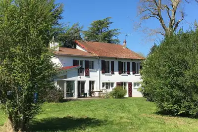 Image de Maison de campagne avec forêt privée, tennis, vélos et activités sportives