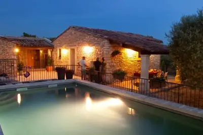 Image de Charmante maison en pierre:3 chambres climatisées-3 S. d. b -piscine privée