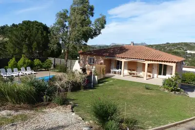 Image de Maison calme avec grand jardin et piscine près de Perpignan.