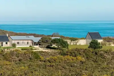 Image de Kerguinic point Fr, Île Grande, 11 personnes  vue mer 180°