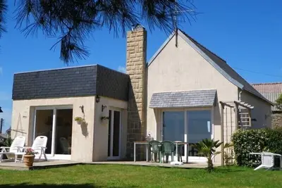 Image de Maison moderne et lumineuse face à la mer et à 200m de la plage.