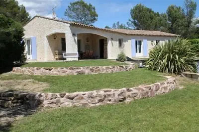 Image de Villa avec piscine privée climatisée à Bagnols en Forêt