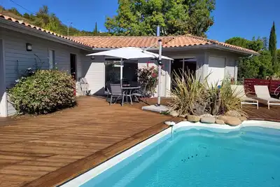 Image de Villa climatisée avec piscine, parking, toit solaire et borne de recharge