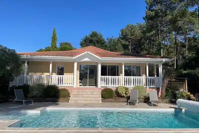 Image de Villa de standing au bord du golf avec piscine privée, 3 chambres