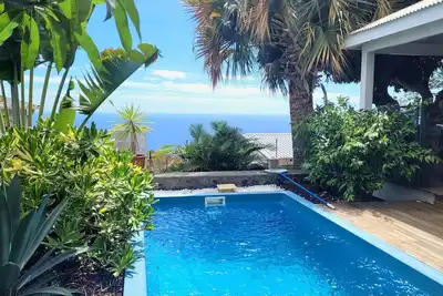 Kaz avec piscine privée chauffée, superbe vue mer