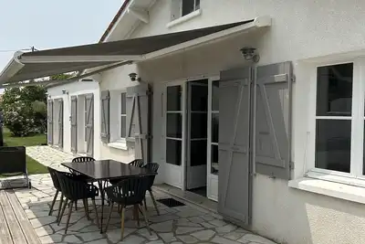 Image de Ile D'Oléron, village typique de la Biroire, borne de recharge véhicule.