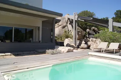 Image de villa à proximité de la plage de Calalonga, Bonifacio avec vue mer