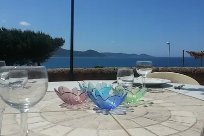 Image de Maisonnette avec vue exceptionnelle sur la mer à 50m de la plage