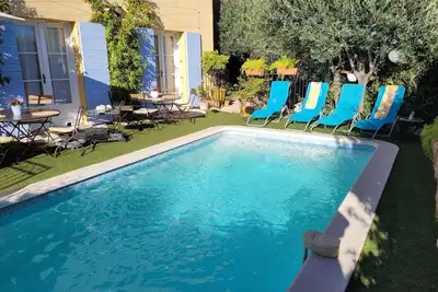 gîte de charme  avec piscine et jardin