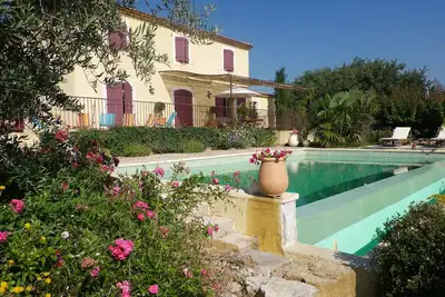 Image de Bastide 200m2 sur 2500m2, piscine débordement10/5, vue ste victoire, boulodrome