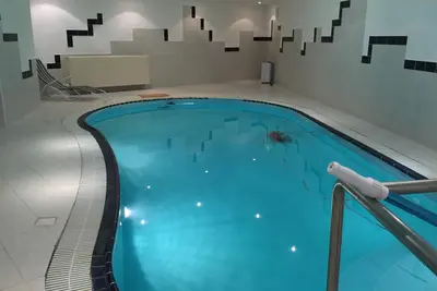 Image de Logement meuble avec piscine intérieure