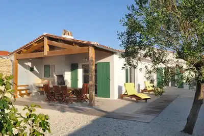 Villa La Flotte en Ré climatisée, à 5 mn à pied du port, classée ⭐️⭐️⭐️⭐️