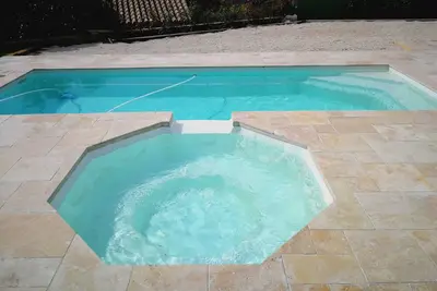 Image de Magnifique Villa avec piscine, jacuzzi et terrain de boules sans vis a vis :)