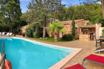Image de Casa Matteu, Corse du Sud. \nVilla individuelle type bergerie en pierres du pays