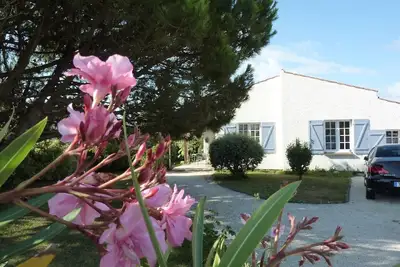 Image de Villa 7 pers. 80m de la plage-jardin clos 1000m2-au calme-à l'abri des regards