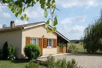 Image de Gites 3*** proche Perigord au coeur de la nature piscine chauffée mini ferme