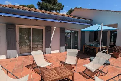 Image de Villa vue sur la mer/3 chambres/Grande terrasse sud/plage de l'Almanarre à 1500m