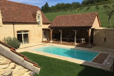 Image de Ancienne ferme rénovée au calme avec piscine privée près de Montignac Lascaux