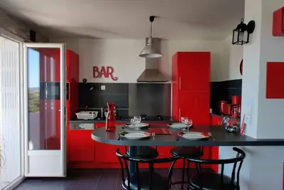 Image de Appart tout confort 50m²-clim, wifi, balcon, parking sécurisé, proche métro