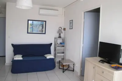 T2 classé 3 *, climatisé, 500 m de la plage, 4 personnes, parking, terrasse.