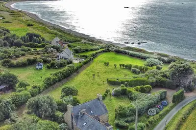 Image de Villa Kermohic: vue et accès mer direct ****