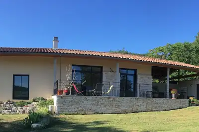 Image de Gîte dans village de caractère. Jardin, terrasse, rivière, proche du Pontd’Arc