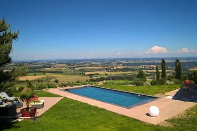 Image de Maison de standing avec vue et piscine dans le pilat région de Condrieu