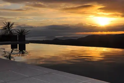 Image de Villa spacieuse vue mer et montagne, jardin de 1600m2, classé 5*