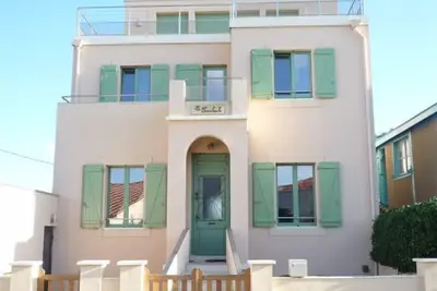 Image de Grande villa de trois appartements a louer ensemble, pres de la plage