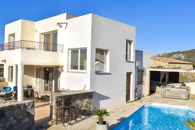 Image de Maison De Bord De Mer Avec Piscine Et Spa Sant Ambroggio