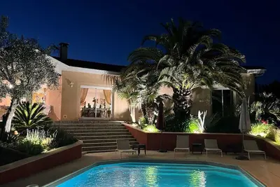 Image de Jolie villa avec piscine, lumineuse, au calme aux portes de Bordeaux