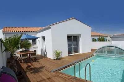 Image de Villa neuve avec piscine privée, chauffée et abri coulissant au Château d'Oléron