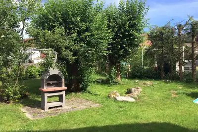 Image de COMPLÈTEMENT CLÔTURÉE, maison de 3 chambres tout à fait atypique