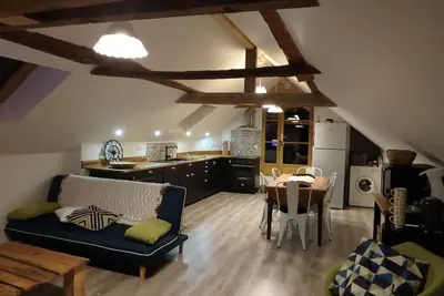Grange spacieuse, confortable pour séjour familial. Lieu charmant, terrasse ext.