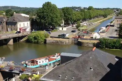 Image de Duplex avec vue panoramique sur les péniches du canal